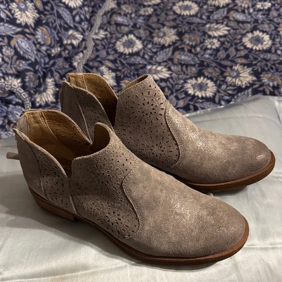 NEW Women's Sofft Ankle Boots in Tan - Picture 1 of 6